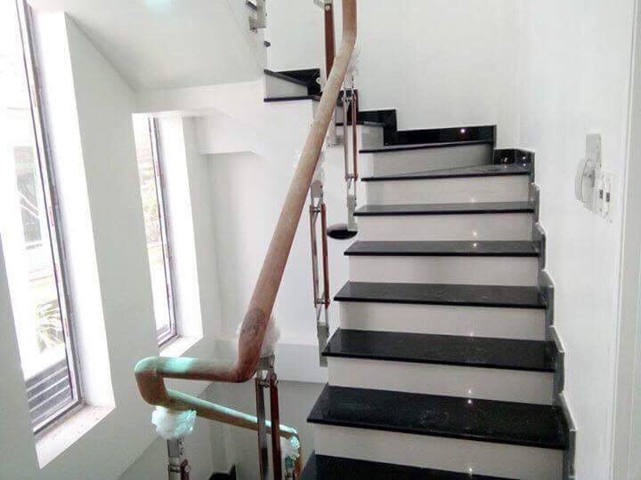 ốp đá hoa cương cầu thang 
