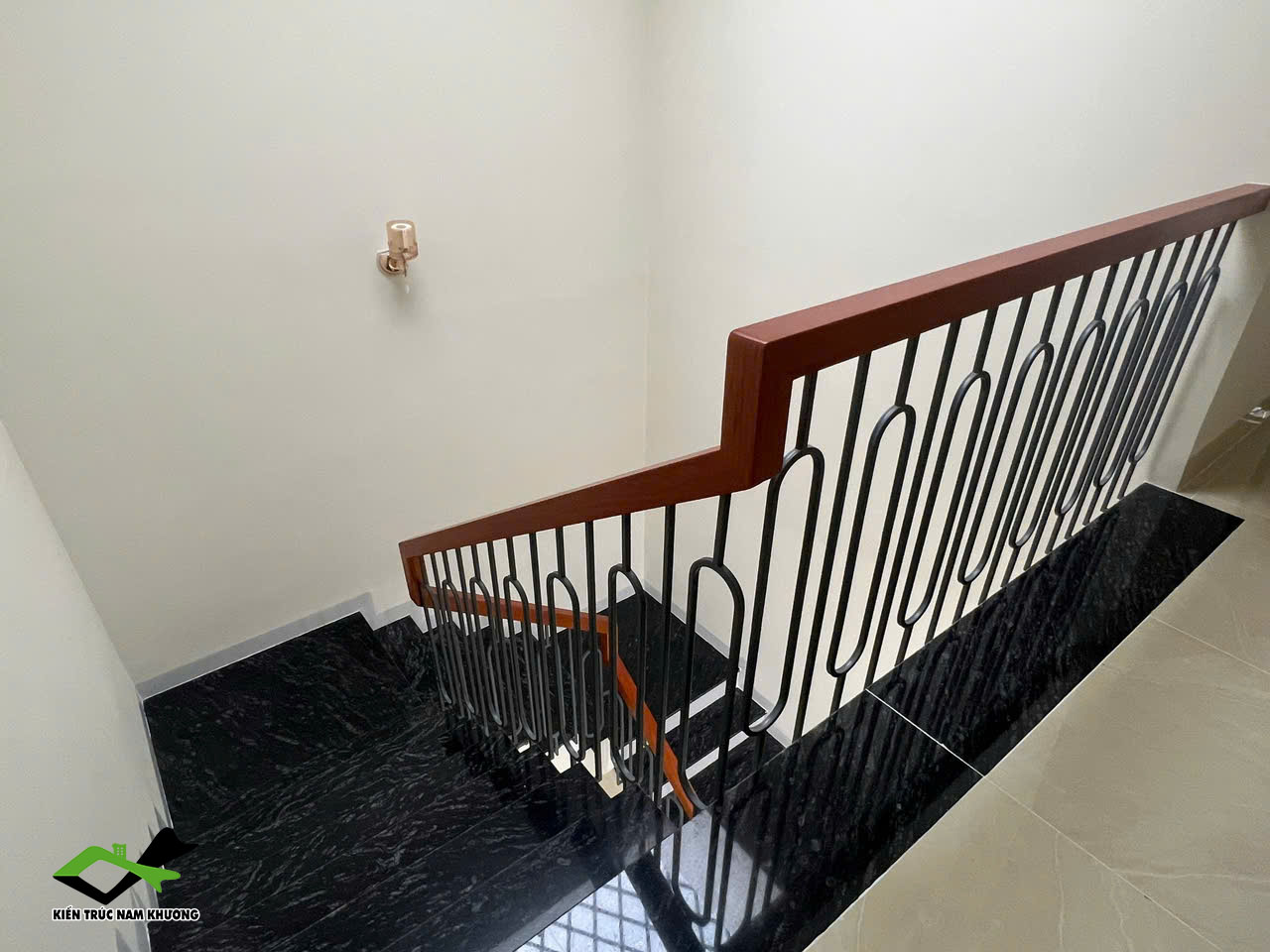 Cầu thang lối đi thông các tầng 